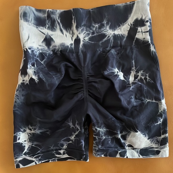 Scrunch shorts - Picture 2 of 2